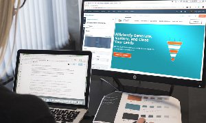 網(wǎng)頁(yè)設(shè)計(jì)新趨勢(shì)：圖文結(jié)合打造視覺(jué)盛宴，輕松吸睛用戶眼球！