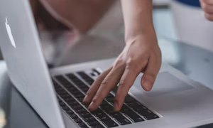 北京網(wǎng)站設(shè)計(jì)為婚紗攝影行業(yè)用像素編織浪漫，讓愛(ài)意在線綻放