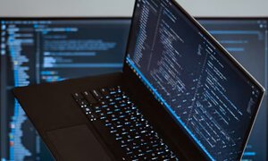 2025 建站風(fēng)向：AI 智能建站 vs 定制開發(fā)，怎么選更劃算？